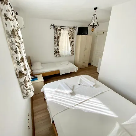 Ada Guest house *